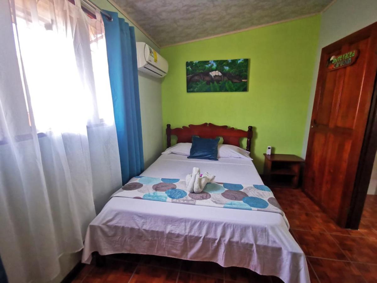 The Corner Airbnb Puerto Jimenez Exterior photo