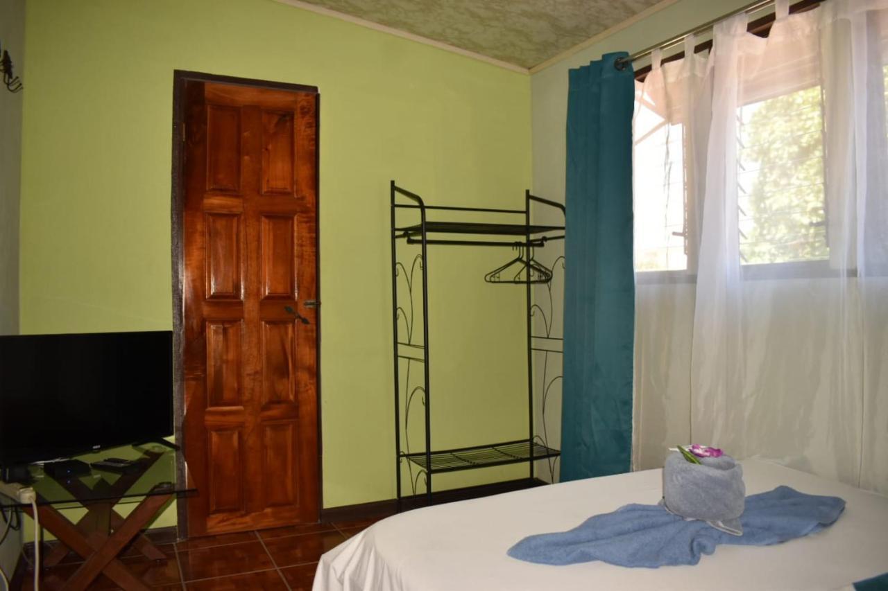 The Corner Airbnb Puerto Jimenez Exterior photo